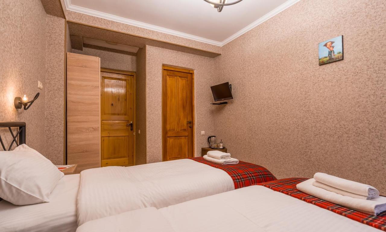 Hotel At Gomi 19 Tbilisi Bagian luar foto